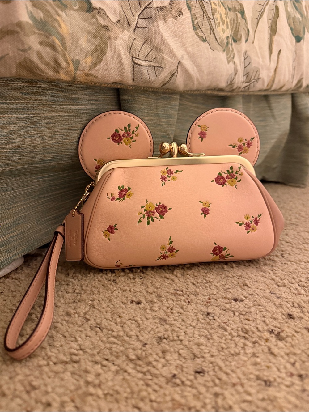 NEW Coach KISSLOCK WRISTLET WITH FLORAL MIX AND MINNIE MOUSE EARS - Picture 5 of 13